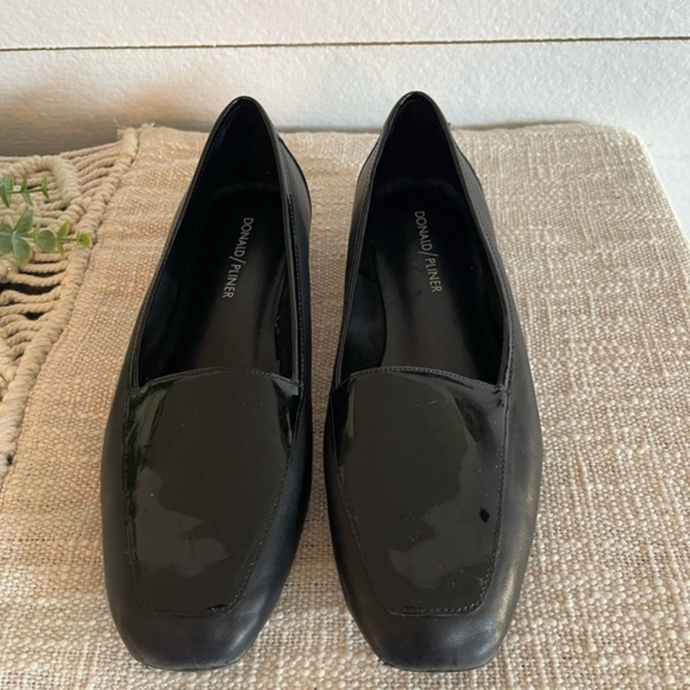 Donald J Pliner Black Leather Flats Size 8
